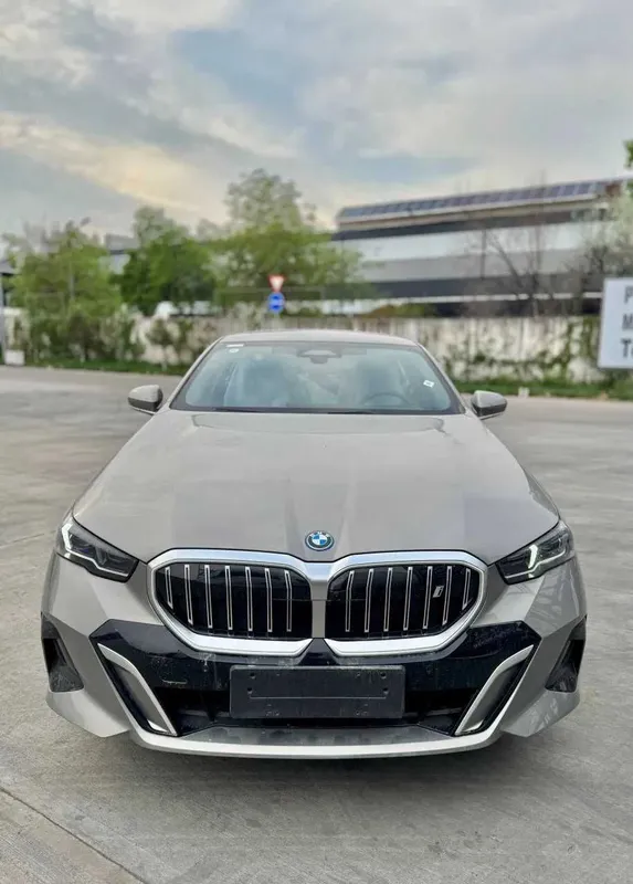 Bmw I5 50L naxt va xalol nasiyaga 1 Bmw I5 50L naxt va xalol nasiyaga 1