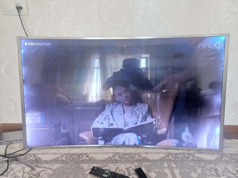 Samsung 55" изогнутый Smart TV UE55JS9000, 4K UHD 3 Samsung 55" изогнутый Smart TV UE55JS9000, 4K UHD 3