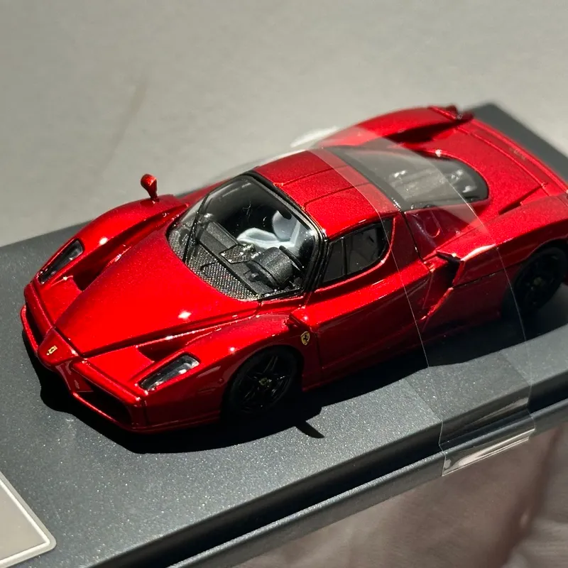 1:64 Ferrari Enzo машинка, коллекционное авто 1 1:64 Ferrari Enzo машинка, коллекционное авто 1