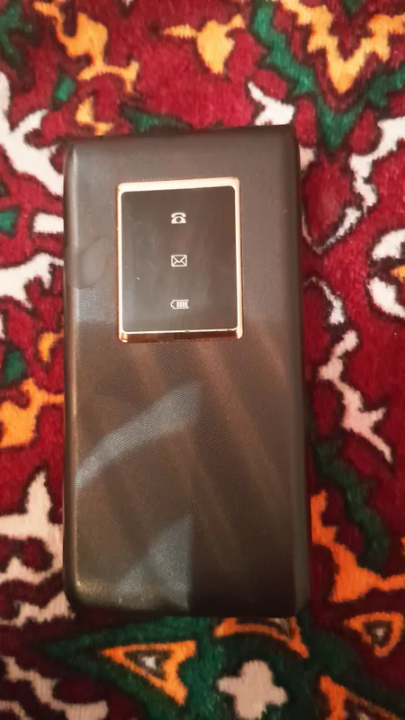 Dkk ochilib yopiladigan knopkali telefon