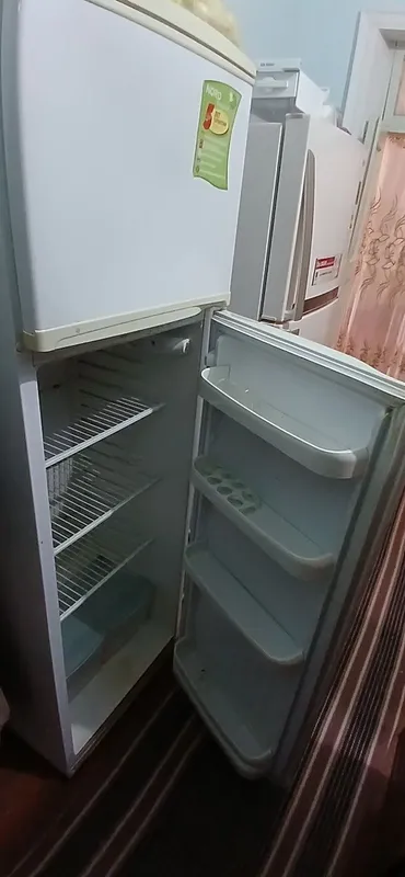 Холодильник сотилади