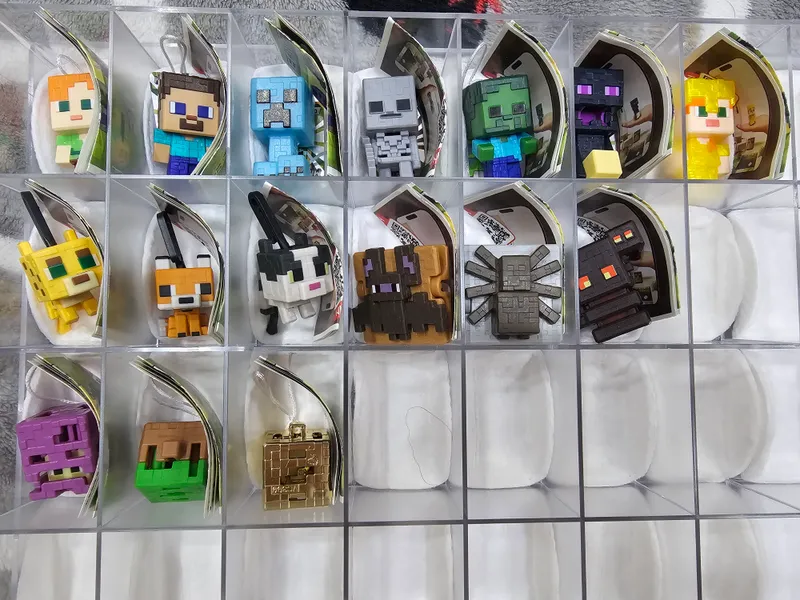 Обмен Kinder Joy Minecraft — Ищу Изумрудный блок Обмен Kinder Joy Minecraft — Ищу Изумрудный блок