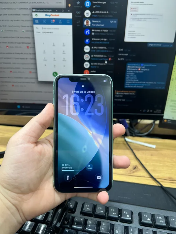 Продаётся iPhone 11 4