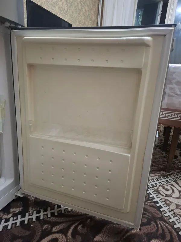 Продаётся Холодильник двухкамерный Artel 5 Продаётся Холодильник двухкамерный Artel 5