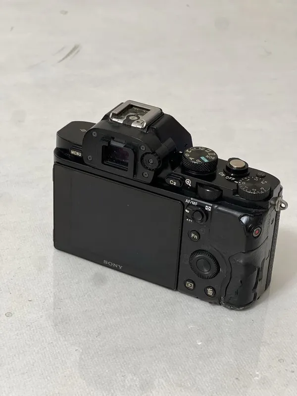 Sony a7s Sotiladi full frem — фото 1