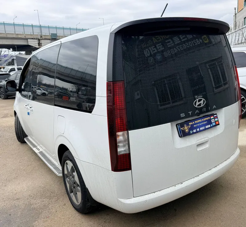 Hyundai Staria 1,6 Turbo Hybrid — фото 1