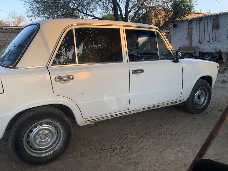 Vaz 2101 gaz benzinda yuradi video registrarori bor yil 1977