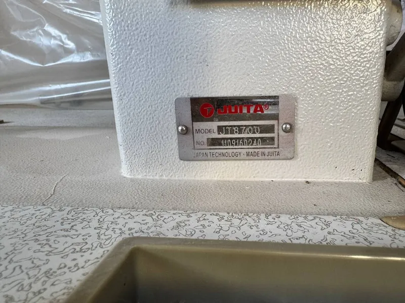 Продаётся швейная машинка — фото 4
