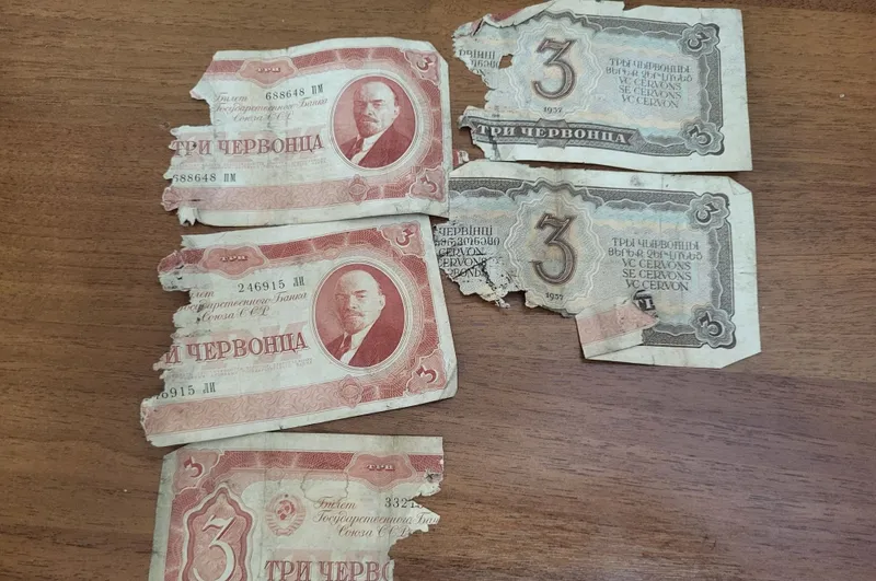 500 сум , 10 червонцев, 5 червонцев, три червонца, 10.000 рублей 4