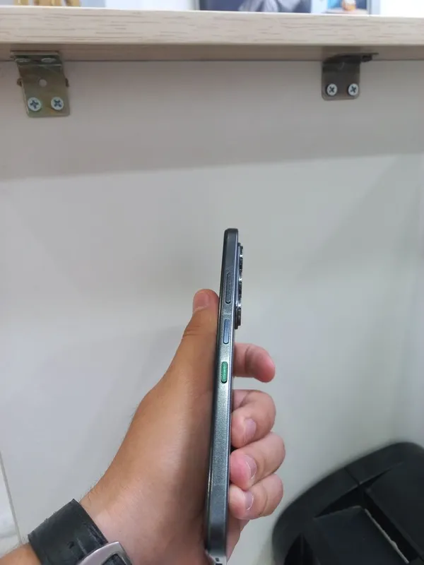 Telefon sotiladi holati Ideal aybi yoq 3 Telefon sotiladi holati Ideal aybi yoq 3