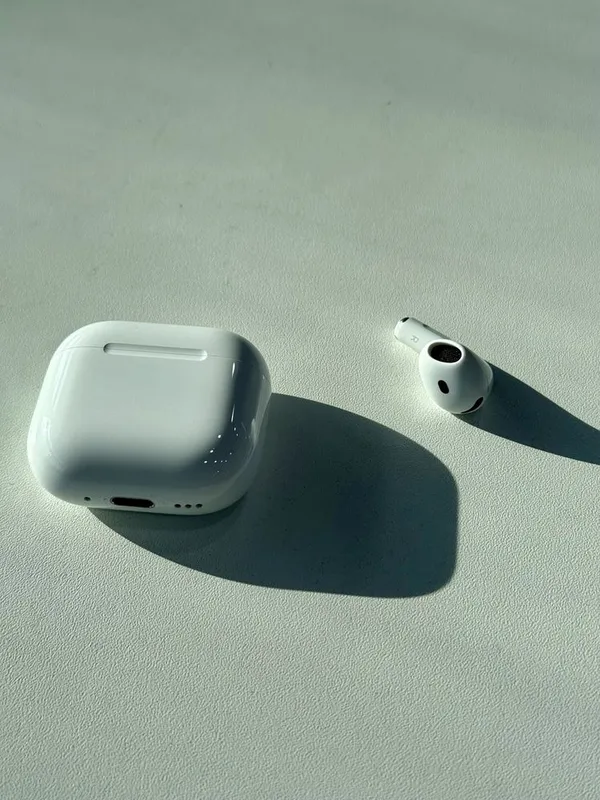 Кейс Apple Airpods 4 ANC в идеальном состоянии Кейс Apple Airpods 4 ANC в идеальном состоянии