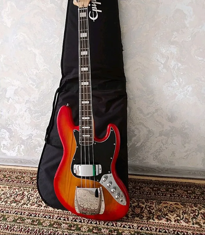 Джаз басс Fender