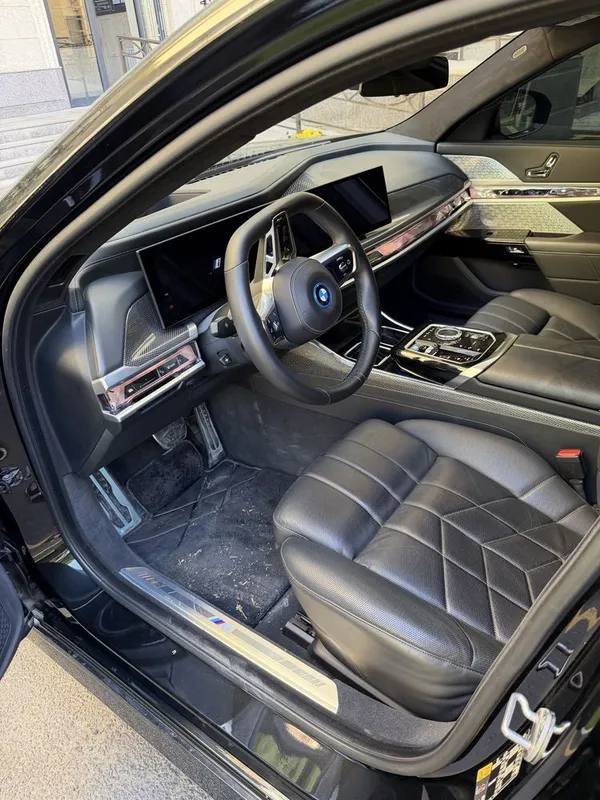 Продаётся BMW i7 Xdrive 60 black edition — фото 4
