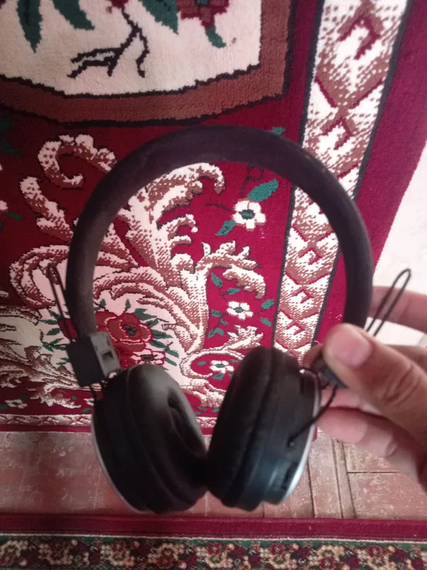 naushnik sotiladi 25ming