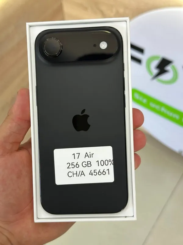 IPhone 17 Air. . 1