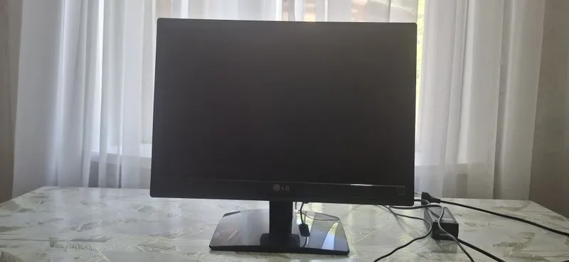 Продаётся оригинальный монитор LG