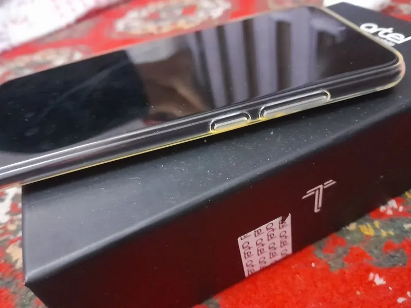 Telefon Artel yangii karobka
