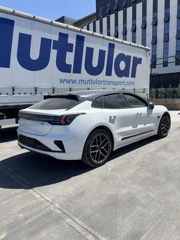 Zeekr 001 Ultra 2026 без пробег 4