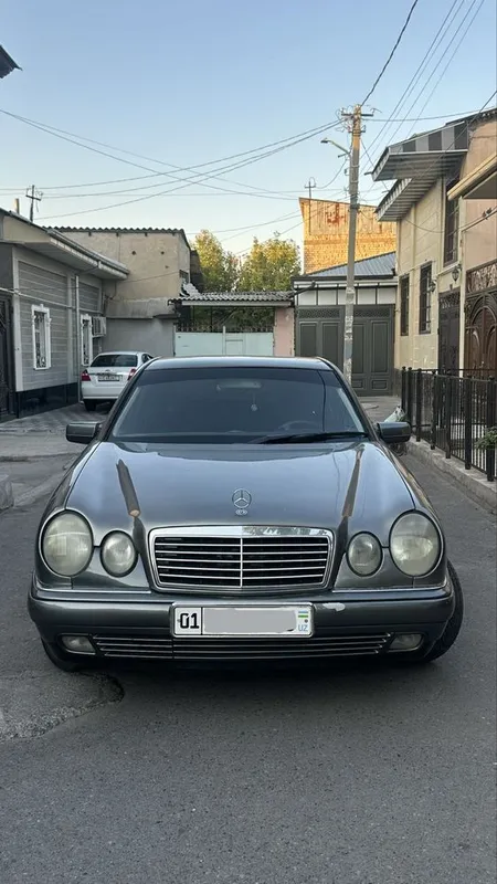 Мерседес Бенц 210 1