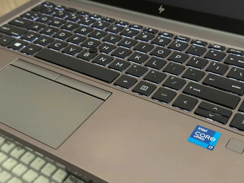 HP ZBook Firefly 14 G8 Core i7-1185G7 ram 8 ssd 256 4 HP ZBook Firefly 14 G8 Core i7-1185G7 ram 8 ssd 256 4