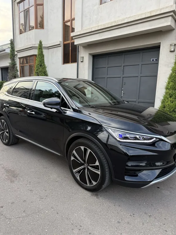 BYD TANG dual motor eng full pozisiya srochno sotiladi