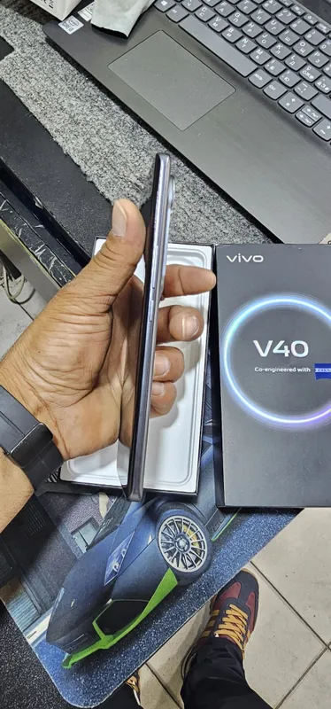 Vivo v40 5G 12+/256 holati idial rasmda hamasi alo koringan abmen yoq — фото 3