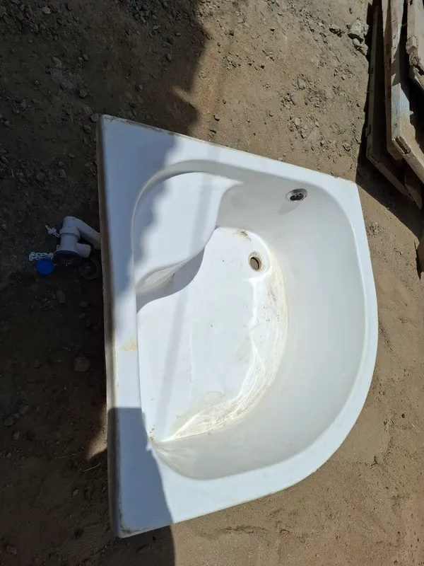 Vanna sotiladi yaxshi xolatda 600 ming