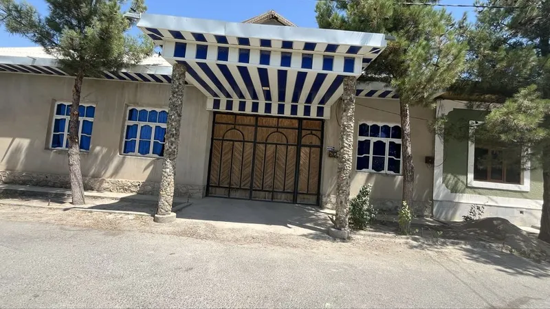 Navoiy viloyat karmana (Narpay) hovli 12 sotix 4 xonali uy 1 Navoiy viloyat karmana (Narpay) hovli 12 sotix 4 xonali uy 1