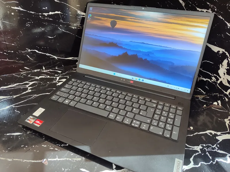 Продаётся ноутбук Lenovo 1