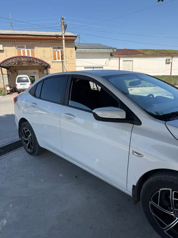 Chevrolet ONIX 8