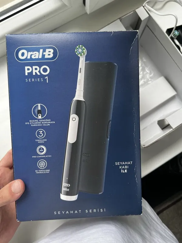 Электрическая зубная щетка Oral B PRO SERIES 1