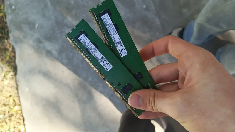 Ddr4 4/2 gb Samsung 2400мгц 2 Ddr4 4/2 gb Samsung 2400мгц 2
