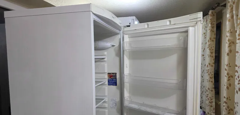 Холодильник Indesit 4 Холодильник Indesit 4