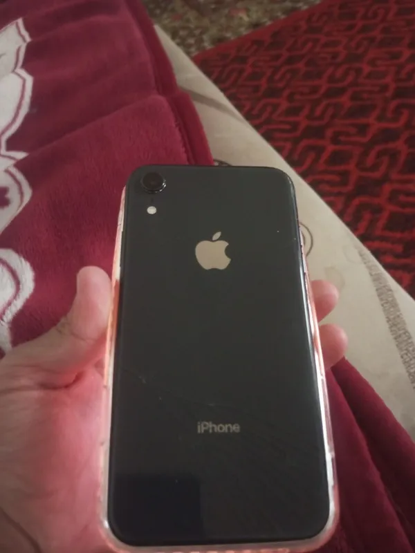 Крышка iPhone XR сломана 2 Крышка iPhone XR сломана 2