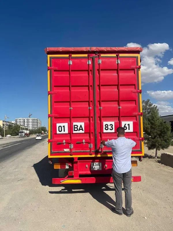 Полуприцеп тентованный 3-х осный в отличном состоянии — фото 1