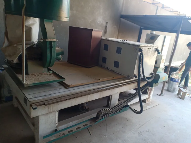 CNC stanok (rover) SNS 1325, ishlaydi. Changyutgich bor 1