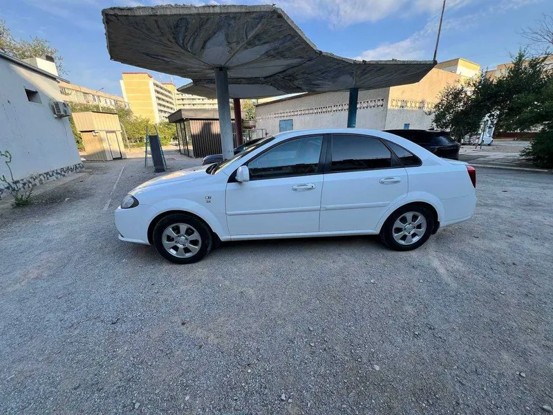 Chevrolet Gentra 4