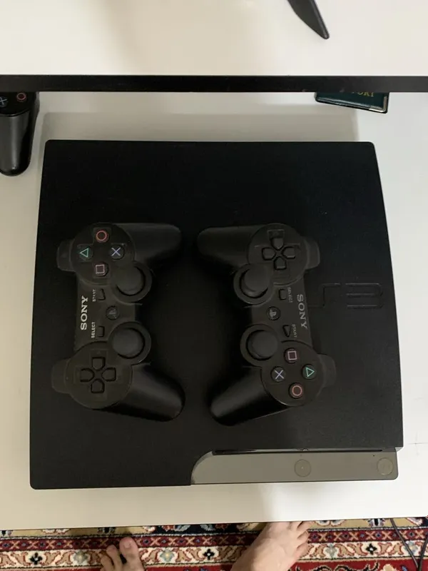 Playstation 3/250gb/ 3 ta pult.