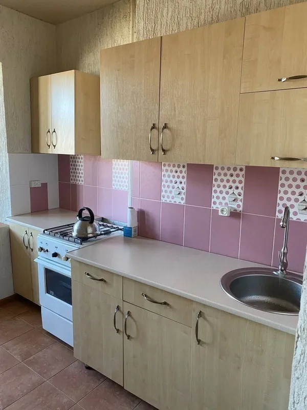 Продаются квартира в нижнем 49 кв метров в 4 этажном доме — фото 2