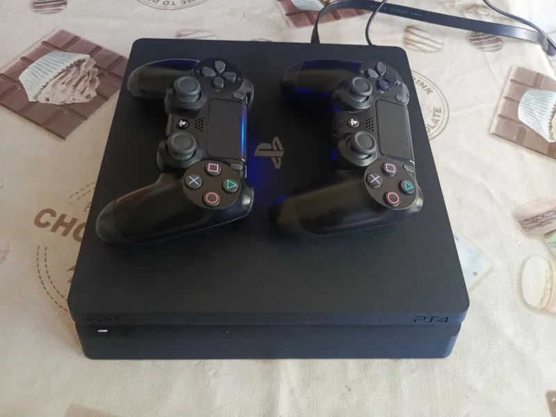 Ps4 slim oficial +EA play podpiska — фото 1