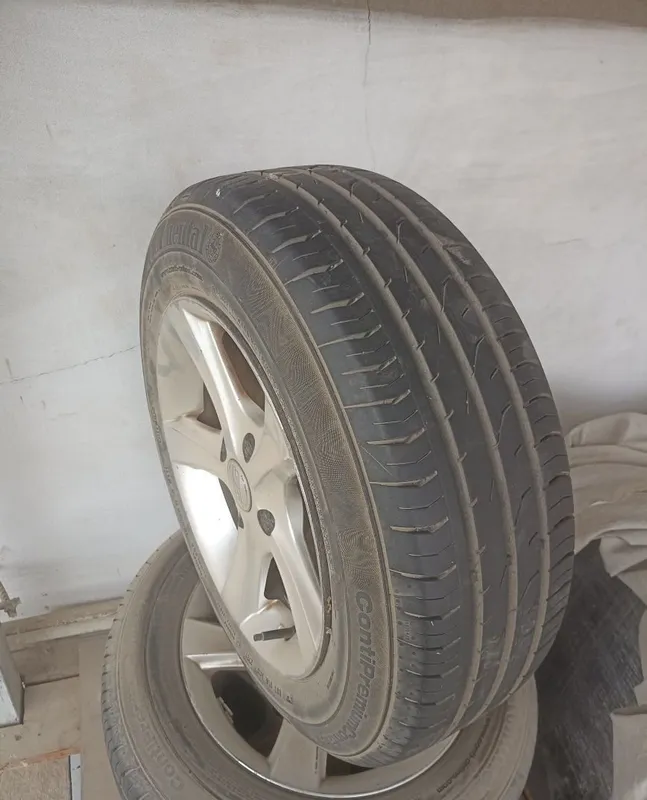 Продаётся дисковое колесо с шиной R15 2 Продаётся дисковое колесо с шиной R15 2