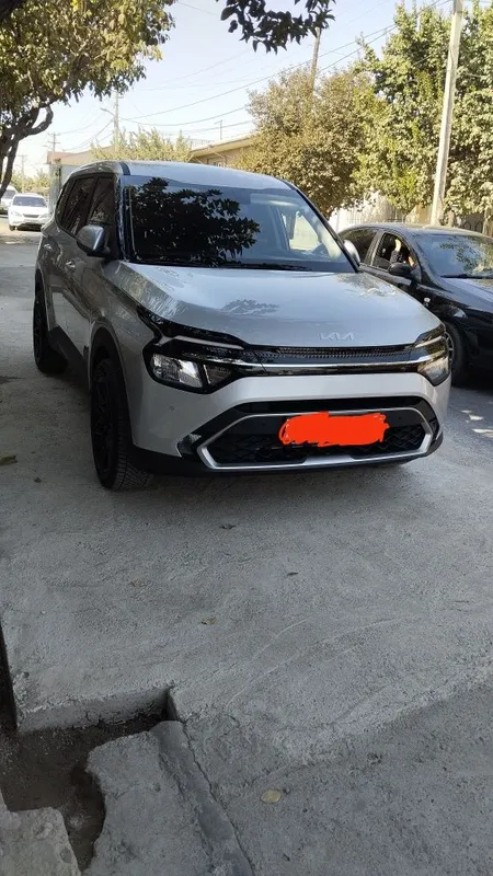 Kia carens 2025 sotiladi 2 pazitsiya boshiga 10.000 $ bersa kelishamiz