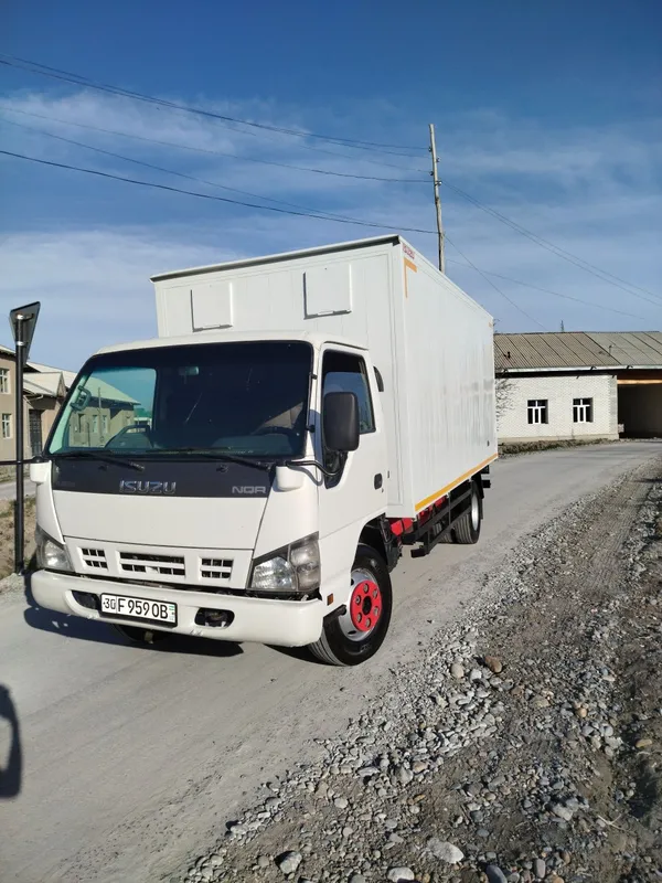 Isuzu yili 2014 ohri 2015 boshi moshina zor Isuzu yili 2014 ohri 2015 boshi moshina zor