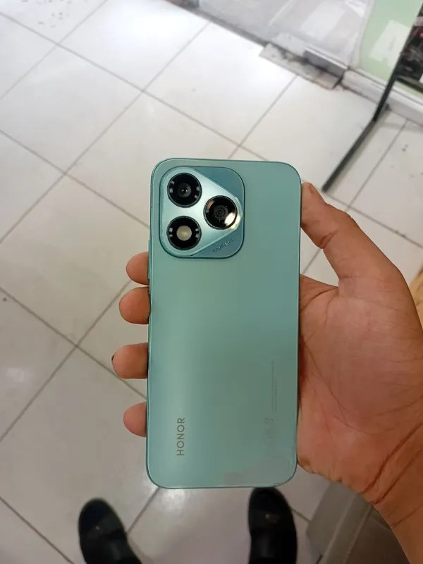 Продаётся Honor 400 Lite, цену обсудим 1 Продаётся Honor 400 Lite, цену обсудим 1