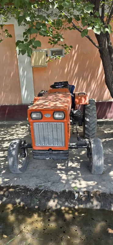 Traktor Chimgan 300 1