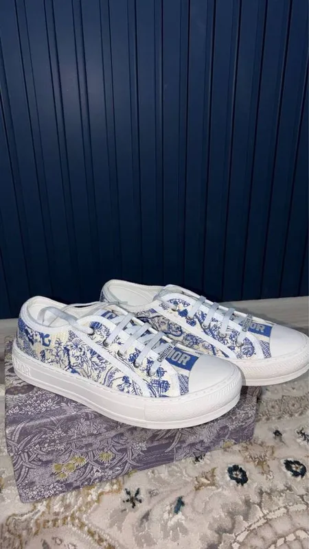 Dior krossovka yengi kichkina keldi 2 Dior krossovka yengi kichkina keldi 2