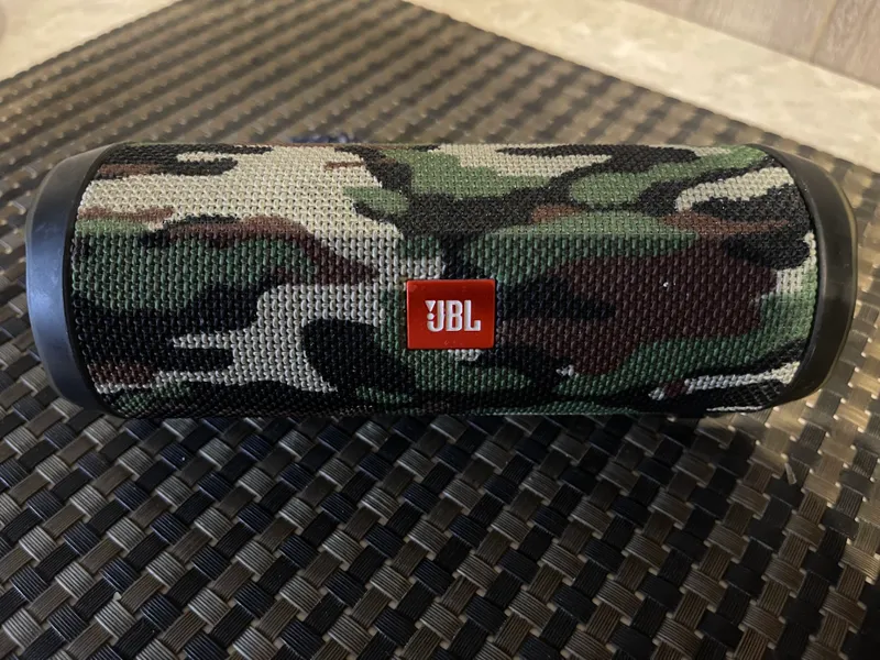 Портативная Bluetooth-колонка JBL Flip 4 — фото 4