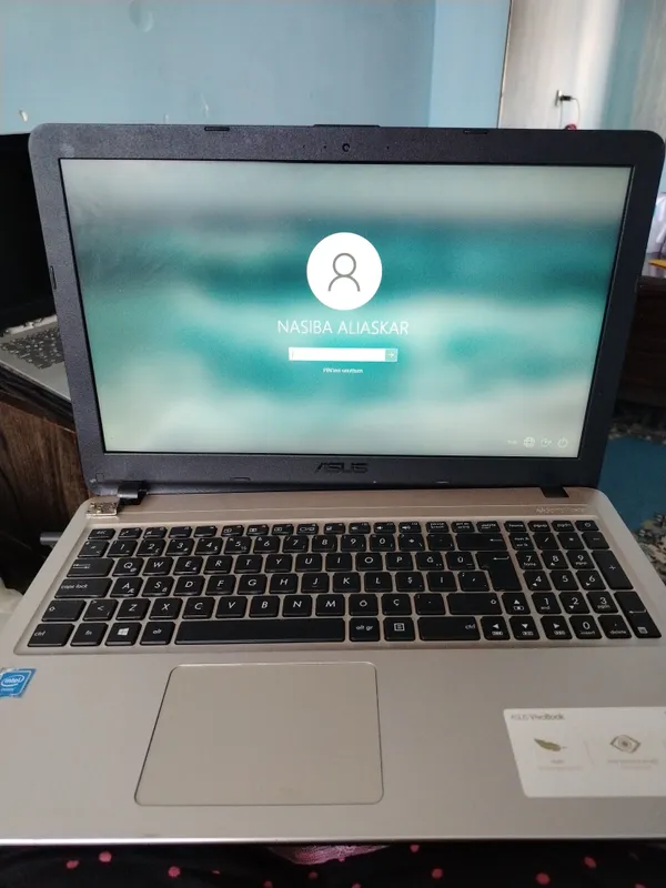 NOTEBOOK ASUS MARKA 1