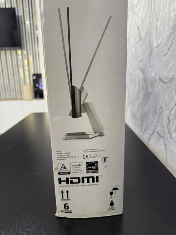 HP monitor M24f Full HD IPS — qutisi bilan, ideal holatda — фото 2