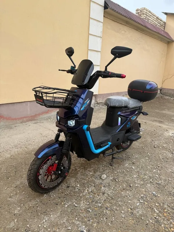 Продаётся скутер новый
